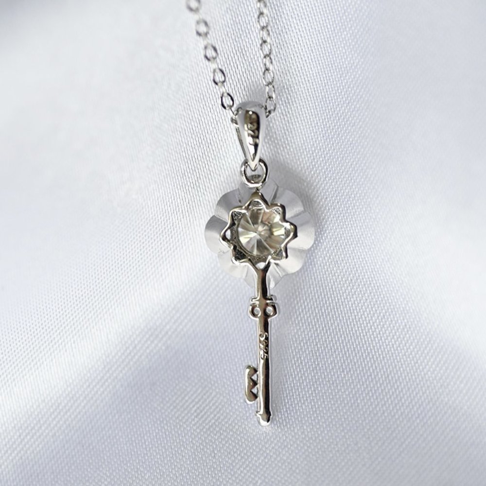Certified 1ct. t.w. Moissanite Diamond Flower Key Necklace NEW - Picture 6 of 16